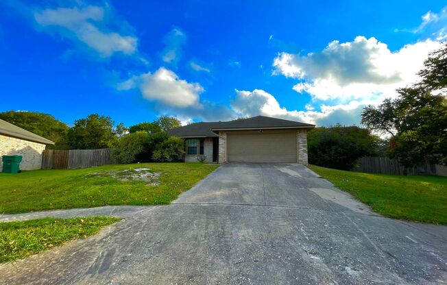 CUTE 3 BEDROOM HOME ON CUL-DE-SAC WITH LARGE BACK YARD*FRESH INTERIOR PAINT*2 CAR GARAGE*FIREPLACE IN LIVING*GARDEN TUB W/ SEPARATE SHOWER*2 EATING AREAS*SPLIT MASTER BEDROOM*EASY ACCESS TO RANDOLPH AFB, FT. SAM, & FORUM SHOPPING