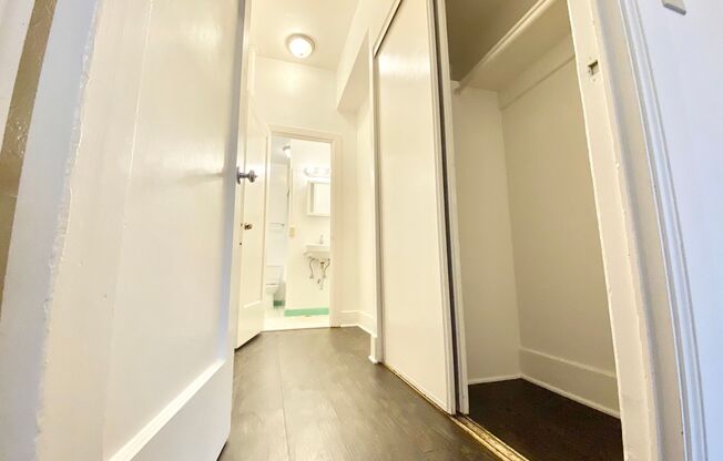 Studio, 1 bath, 330 sqft, $1,095, Unit 103