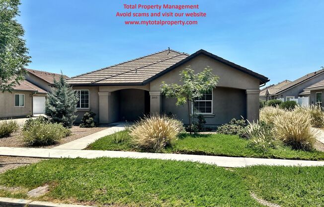 2011 BELLA OAKS DR. - 3 BEDROOM 2 BATH - TULARE - DEL LAGO