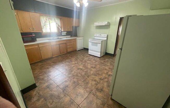 3 beds, 1 bath, $1,400