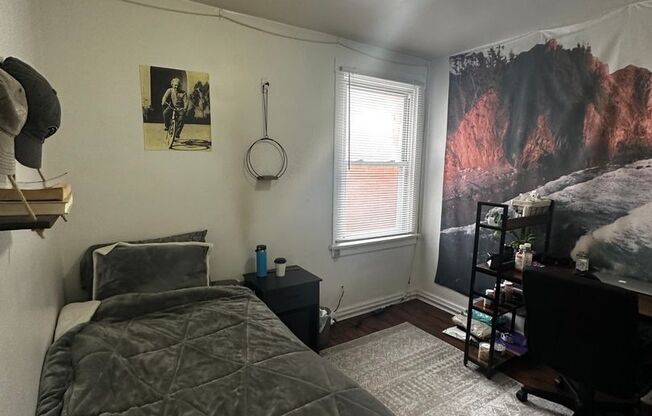 4 beds, 1 bath, $3,000