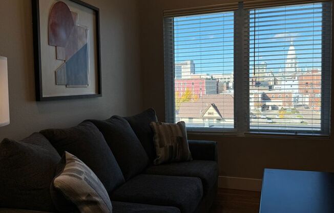 2 beds, 2 baths, 907 sqft, $1,550