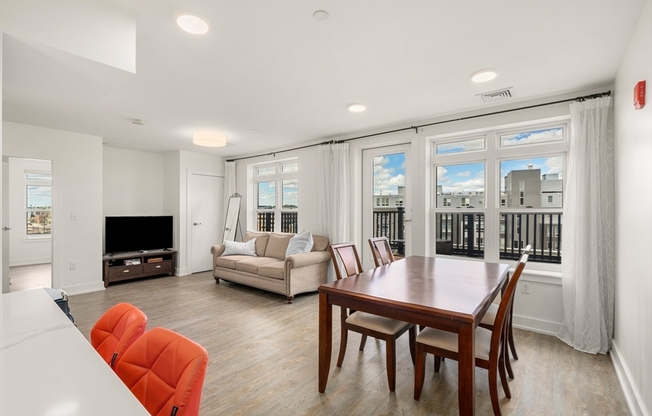 2 beds, 2 baths, 916 sqft, $3,900, Unit P3