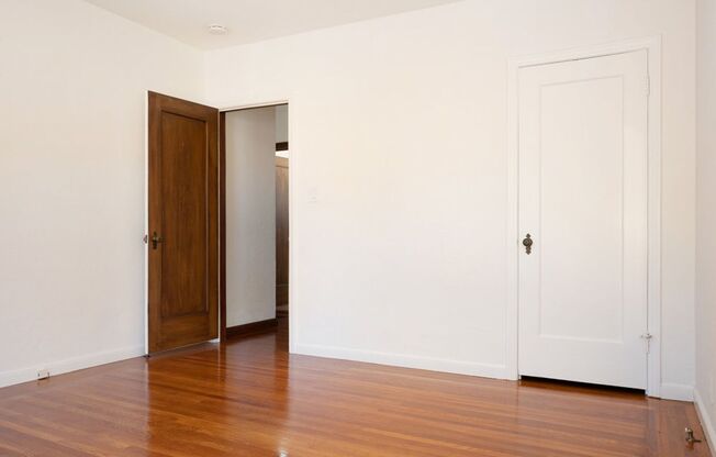 2 beds, 1 bath, $4,100, Unit 1842 Harvard Drive