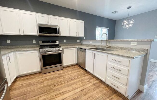 2825 WOODLAND PARK AVE