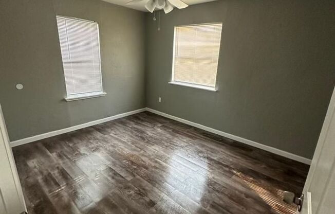 2 beds, 1 bath, $700