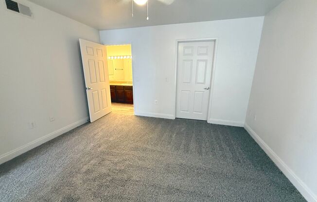 3 beds, 2 baths, $1,350, Unit UNIT 1077