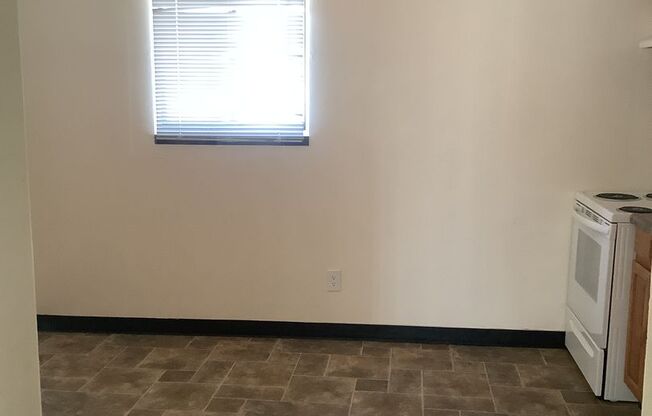 2 beds, 1 bath, 750 sqft, $750, Unit 3