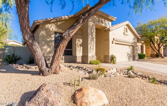 Grayhawk. Single story, 3 bed, pool, solar panels, Pool and Landscaping service included