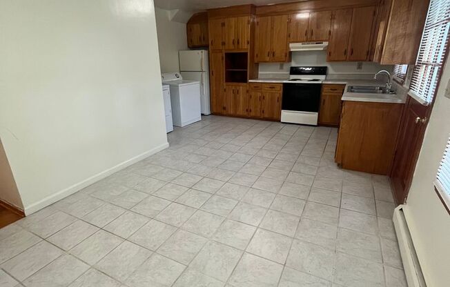 3 beds, 1.5 baths, 1,100 sqft, $1,980, Unit F-12