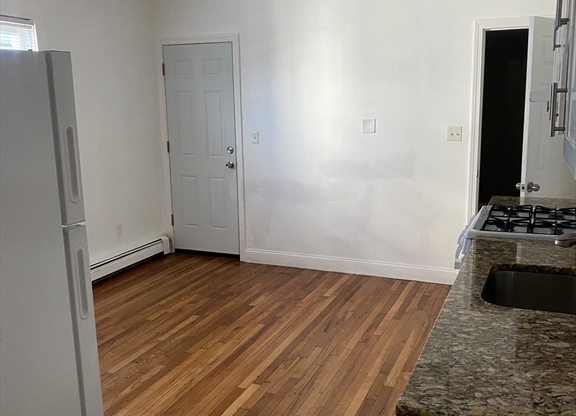 2 beds, 1 bath, 999 sqft, $2,400, Unit 1