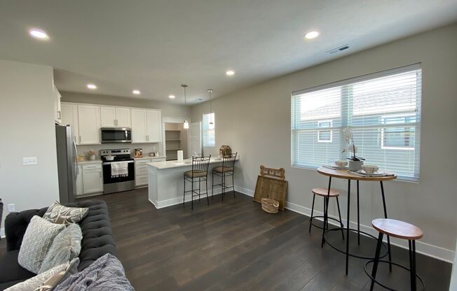 1 bed, 1 bath, 766 sqft, $1,695, Unit 20601 Washington Plaza Carriage House with Attached Garage A972 X09