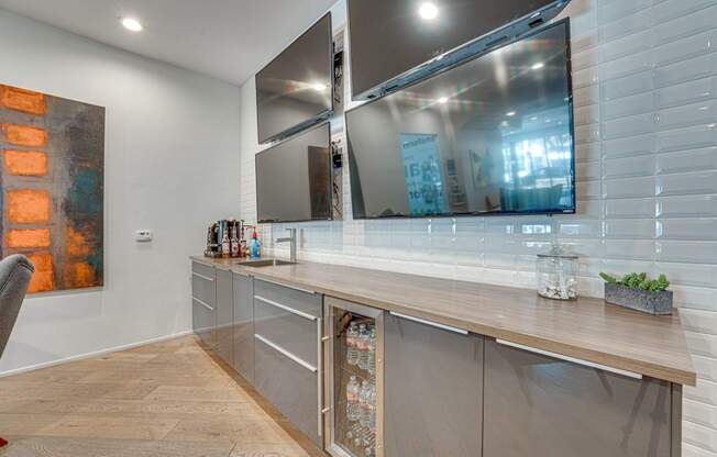 Contemporary kitchen with stainless steel appliances at Vue Live Oak Apartments, Dallas, 75204