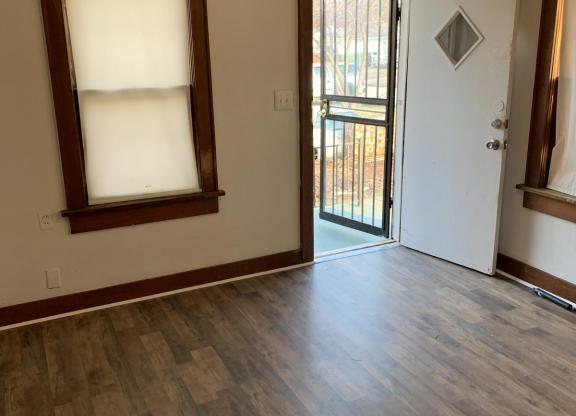 1607 E MADISON