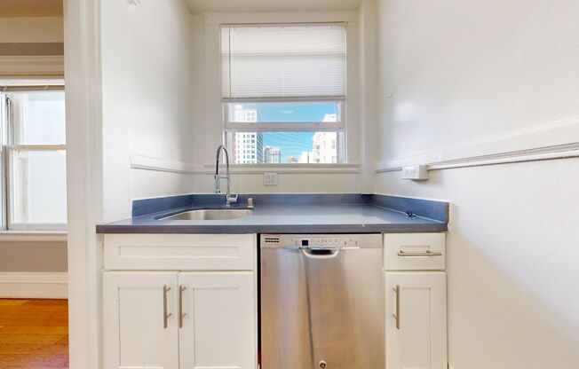 Studio, 1 bath, 373 sqft, $1,600, Unit 328