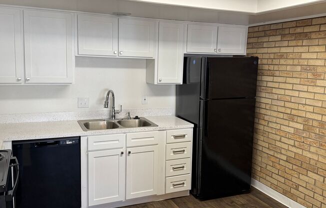 2 beds, 2 baths, 1,007 sqft, $1,775, Unit 32