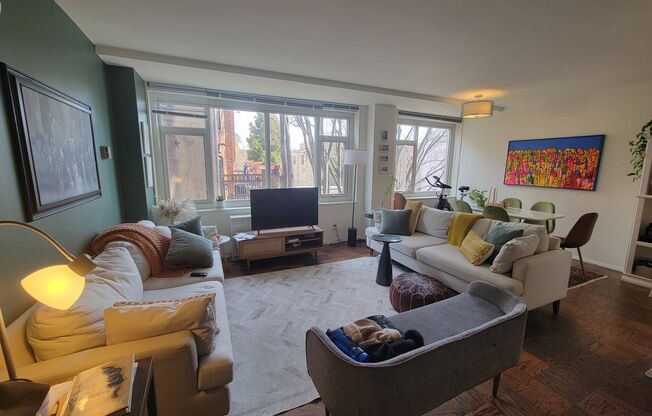 One Block from Dupont Circle!