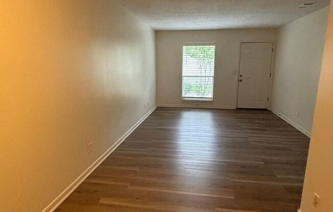 2 beds, 1 bath, 800 sqft, $1,100