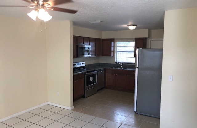 3 beds, 1 bath, $1,400, Unit 311 Beech Ave.