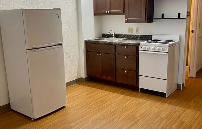 1 bed, 1 bath, 400 sqft, $1,130, Unit 307