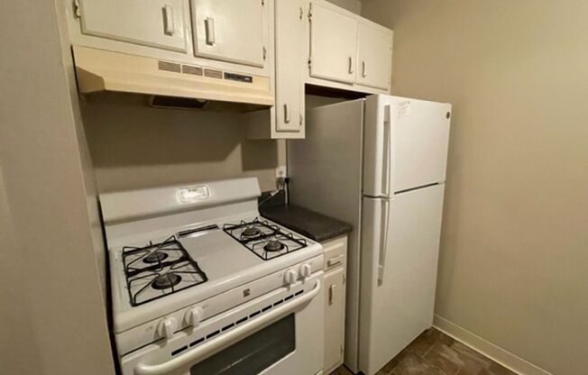 1 bed, 1 bath, 600 sqft, $925, Unit 2915 104