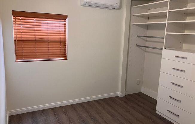 2 beds, 1 bath, 800 sqft, $2,850, Unit 1/2