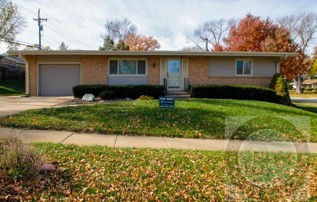 Comfortable 3 Bd /1.5 Ba Home $500.00 off Deposit!!!