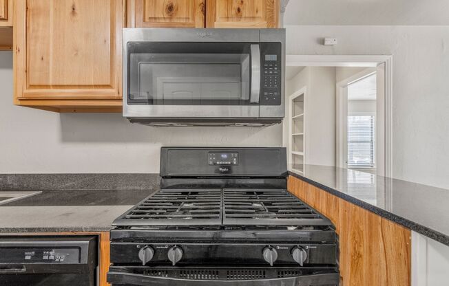 2 beds, 1 bath, 750 sqft, $1,050, Unit 1221-9