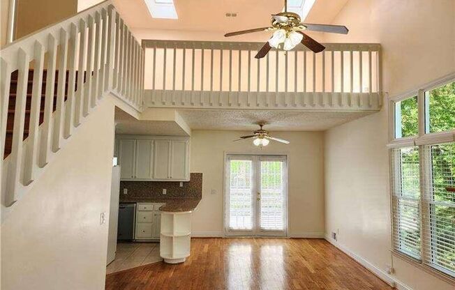 Renter's Dream - Open Floorplan 4 bedroom in Kennesaw