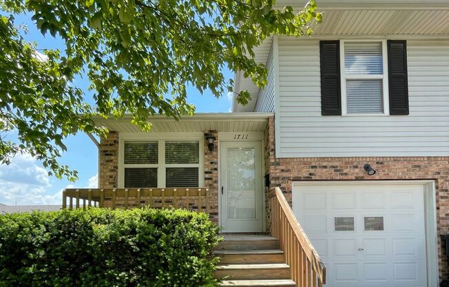 2 Bedroom Townhome - Close to ISU Campus & Heartland