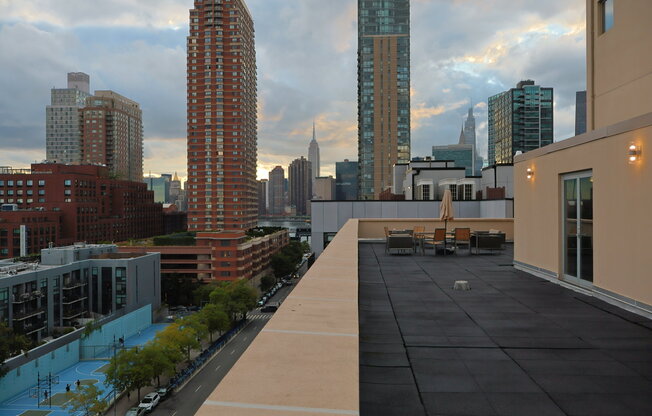 5 43 48 AVE