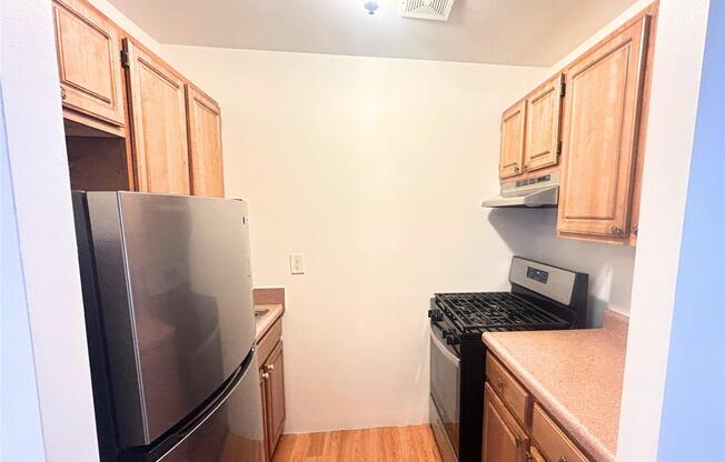 2 beds, 1 bath, 2,500 sqft, $3,500