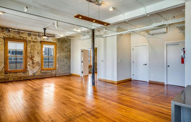 LUXURY   CONDOS IN THE HEART OF ALAMO CITY