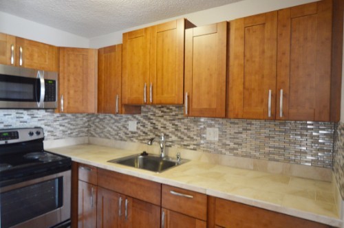 Makikilani Plaza Studio w/ 1 parking stall.  Avail 6/25/25