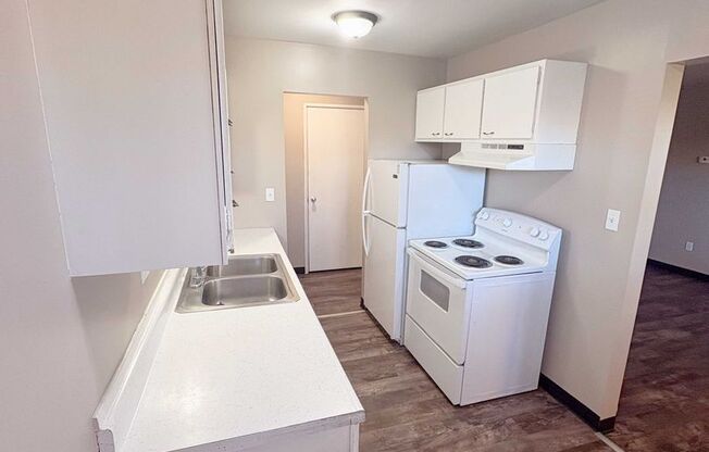 2 beds, 1 bath, $925, Unit 5