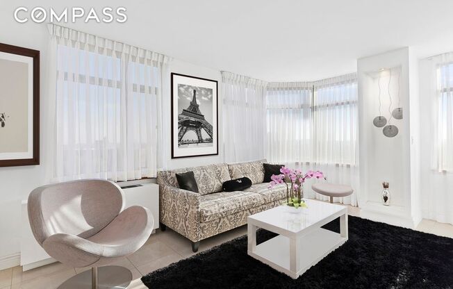 112 1 QUEENS BLVD