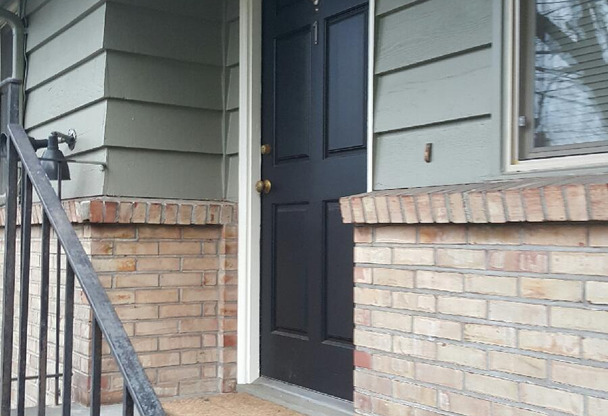 2 beds, 1 bath, 810 sqft, $2,275, Unit 01