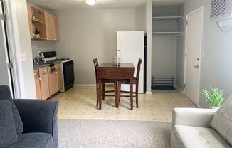 1 bed, 1 bath, $995, Unit 10