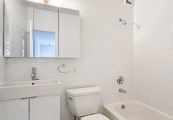 Studio, 1 bath, 350 sqft, $2,995, Unit 2C