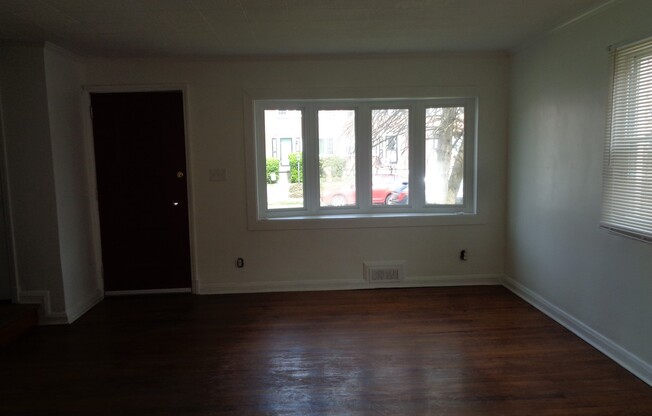 5907 Yorkwood Rd/3 Bed, 1.5 Bath Townhouse near Mercy High School