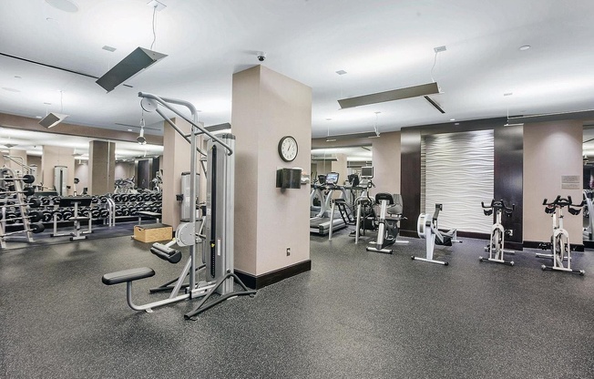 1 bed, 1 bath, 700 sqft, $4,900, Unit 5D