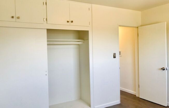 2 beds, 1 bath, $2,495, Unit 5