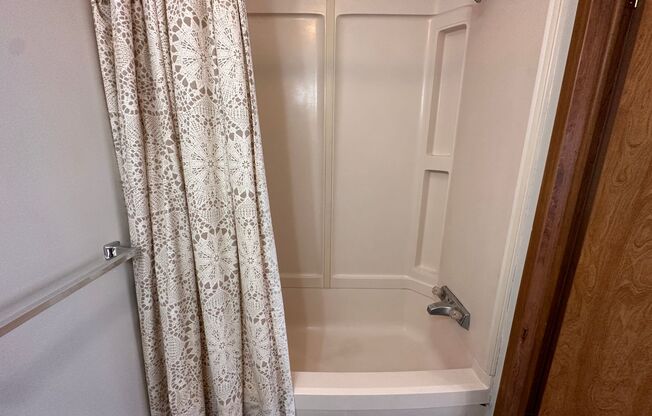 2 beds, 2 baths, $900