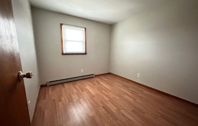 2 beds, 1 bath, $1,450, Unit 291-Apt 6