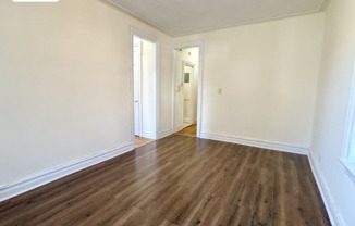 1 bed, 1 bath, $2,000, Unit B9