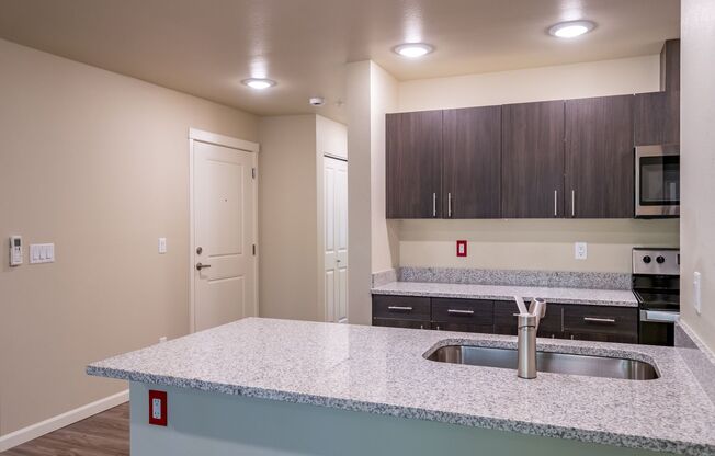 1 bed, 1 bath, 840 sqft, $1,395, Unit 1031-202