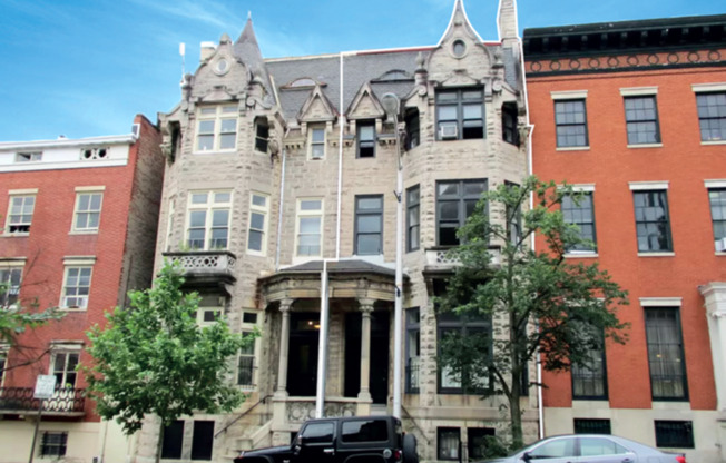 111 W MONUMENT ST