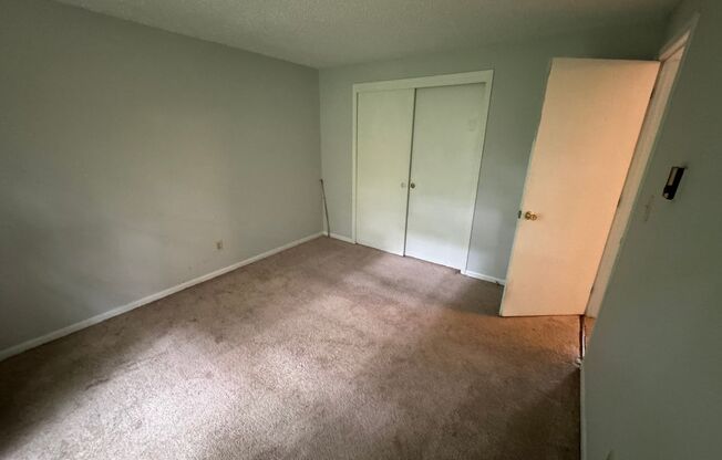 2 beds, 1 bath, 850 sqft, $1,695, Unit Unit 4