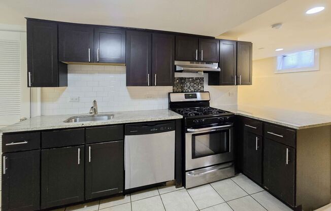 3 beds, 2 baths, 1,365 sqft, $4,250, Unit 877-D1