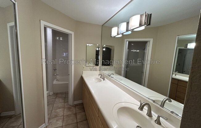 3 beds, 2 baths, 1,428 sqft, $1,995, Unit 240